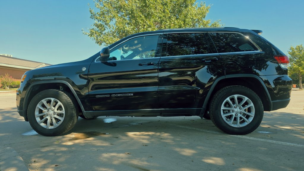 Used 2021 Jeep Grand Cherokee Laredo AWD/4WD image 25