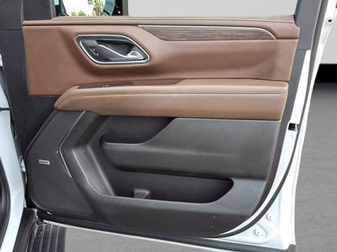 Used 2023 Chevrolet Suburban High Country w/ Advanced Technology Package AWD/4WD image 22