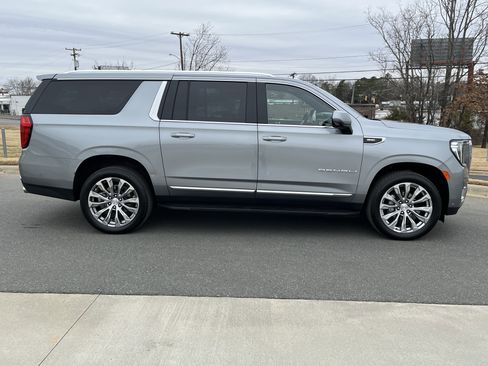 Used 2024 GMC Yukon XL Denali w/ Advanced Technology Package image 10