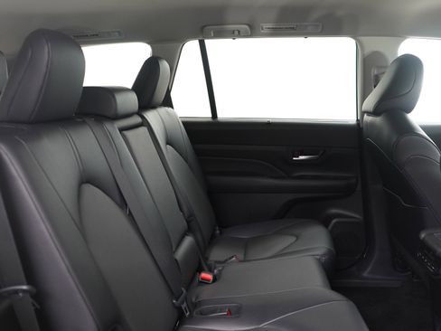 Used 2024 Toyota Grand Highlander XLE image 12