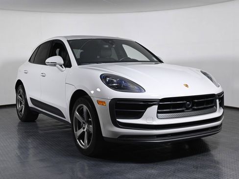 Certified 2023 Porsche Macan AWD/4WD image 9