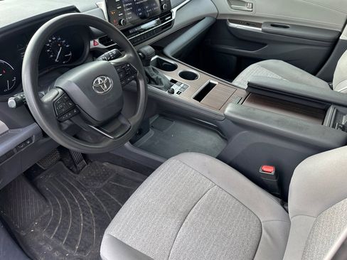 Used 2022 Toyota Sienna LE image 11