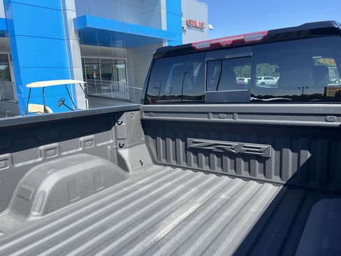 Used 2023 Chevrolet Silverado 1500 ZR2 w/ Technology Package AWD/4WD image 8