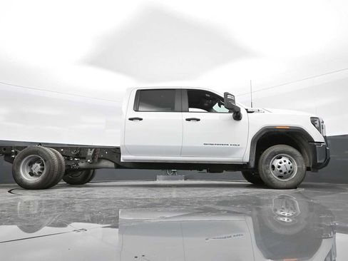 New 2025 GMC Sierra 3500 Pro w/ Convenience Package image 25