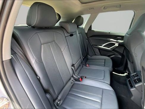 Used 2025 Audi Q5 Premium Plus w/ Premium Plus AWD/4WD image 29