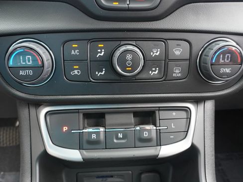 Certified 2022 GMC Terrain SLT FWD image 21