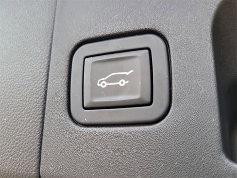 Used 2017 Cadillac XT5 Luxury w/ Driver Awareness Package image 8