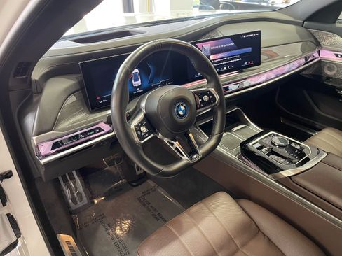 Used 2024 BMW i7 xDrive60 AWD/4WD image 25