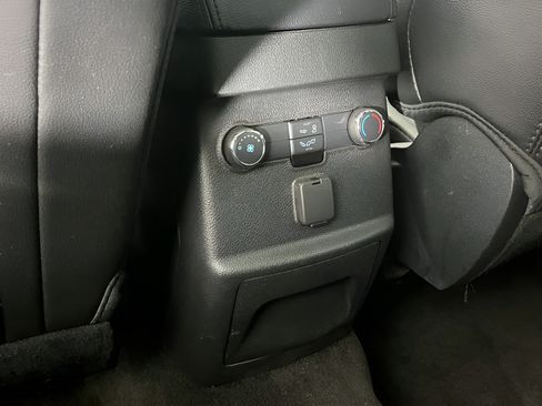Used 2018 Ford Explorer XLT w/ Equipment Group 202A AWD/4WD image 28
