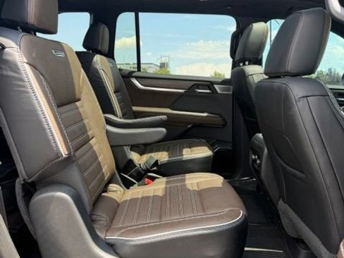 Used 2026 GMC Acadia Denali Ultimate w/ LPO, Floor Liner Package AWD/4WD image 8