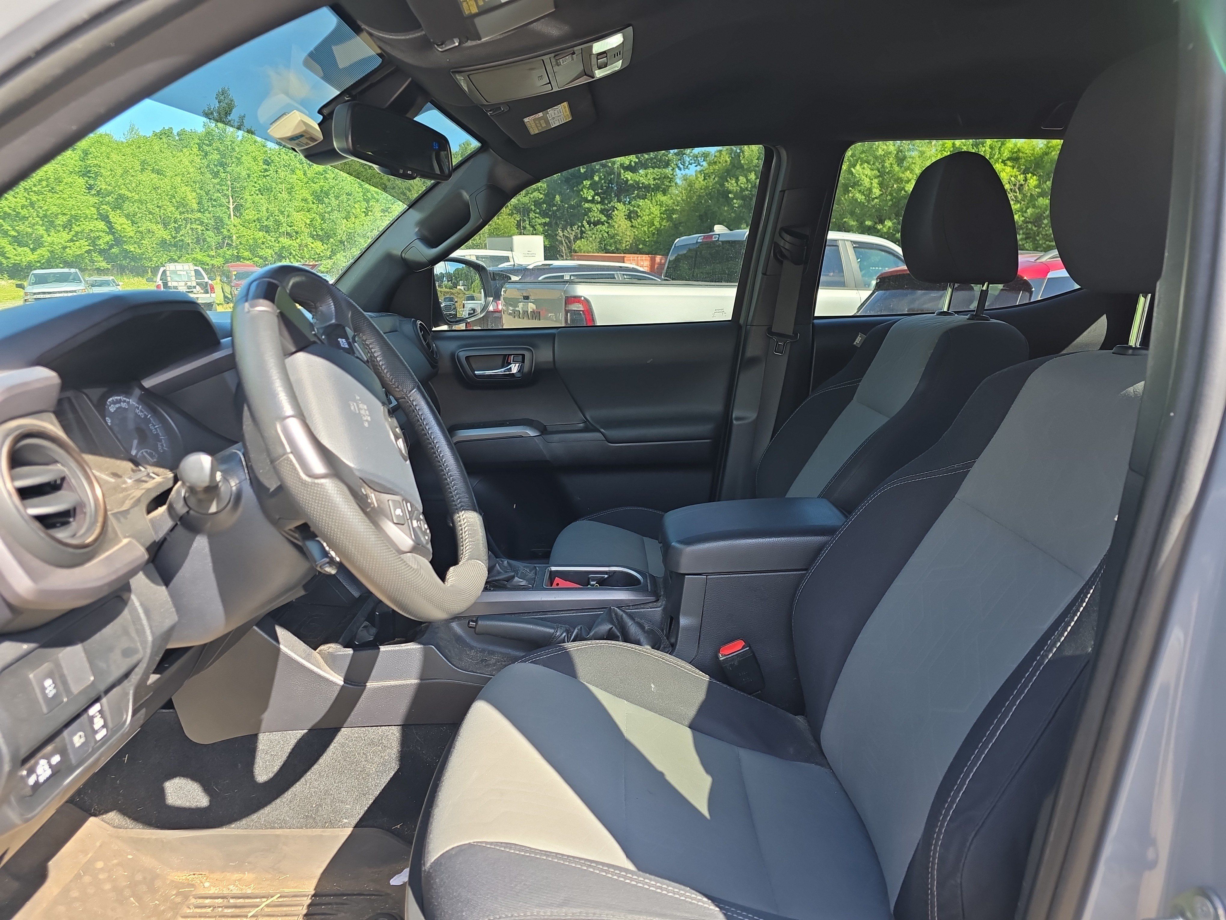 Used 2020 Toyota Tacoma TRD Sport w/ Technology Package AWD/4WD image 14