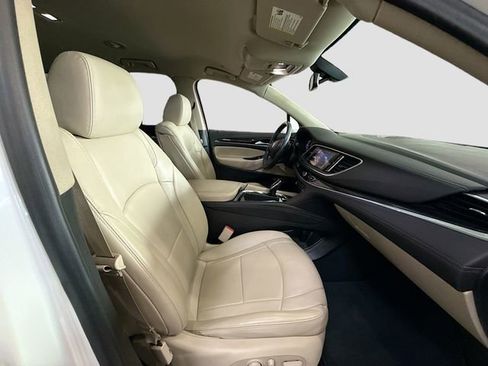 Used 2020 Buick Enclave Essence image 29