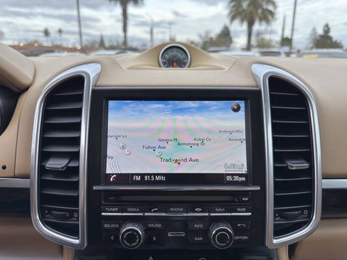 Used 2014 Porsche Cayenne S AWD/4WD image 19