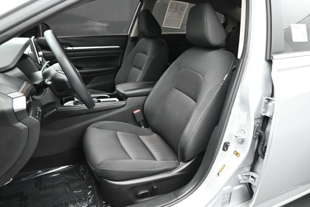 Used 2023 Nissan Altima 2.5 SV FWD image 12