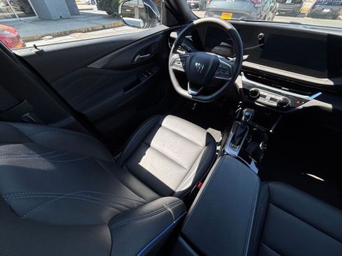 Used 2025 Buick Envista Sport Touring image 34