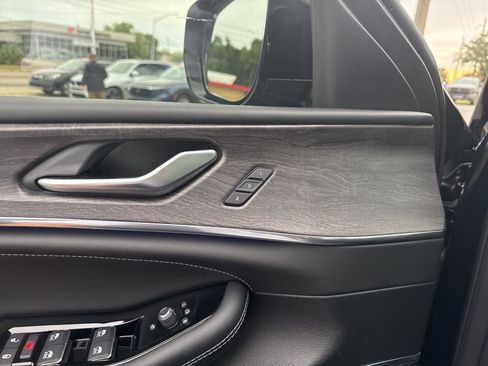 Used 2024 Jeep Grand Cherokee Overland image 15