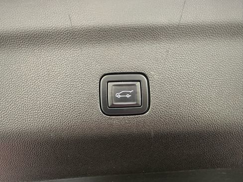 Used 2022 GMC Yukon XL Denali AWD/4WD image 13