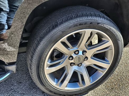 Used 2017 Cadillac Escalade Luxury image 10