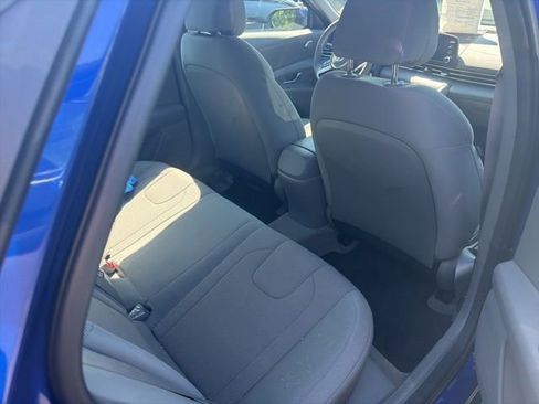 Used 2023 Hyundai Elantra SE FWD image 12