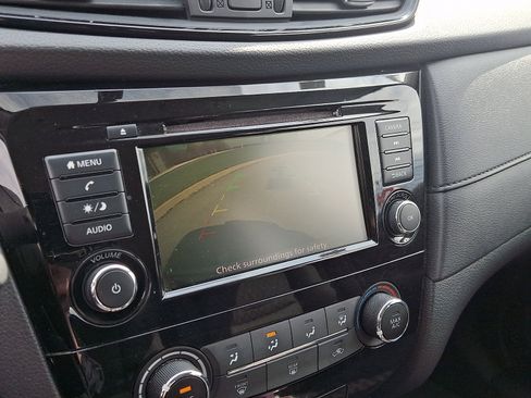 Used 2018 Nissan Rogue S image 17