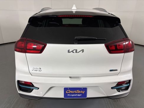 Used 2022 Kia Niro EX image 7