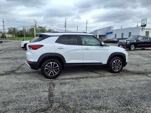 Used 2025 Chevrolet TrailBlazer LT AWD/4WD image 17