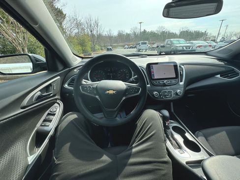 Used 2025 Chevrolet Malibu RS image 18