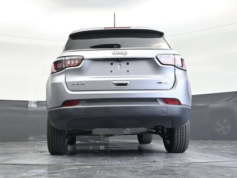 Used 2018 Jeep Compass Latitude w/ Popular Equipment Group AWD/4WD image 23