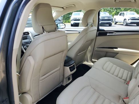 Used 2015 Ford Fusion SE FWD image 28