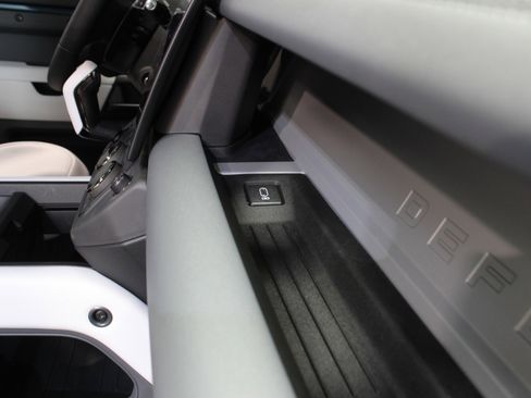 Used 2026 Land Rover Defender 110 OCTA image 58