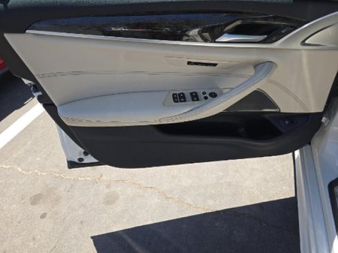Used 2021 BMW 540i w/ M Sport Package RWD image 9