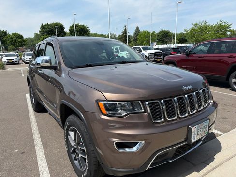 Used 2019 Jeep Grand Cherokee Limited AWD/4WD image 2