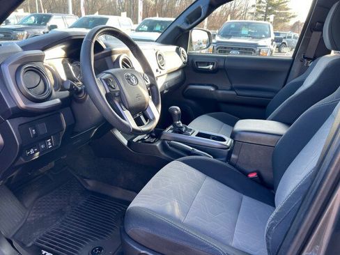 Used 2021 Toyota Tacoma TRD Off-Road w/ TRD Premium Off Road Package image 7