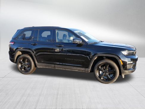 Used 2023 Jeep Grand Cherokee Limited w/ Luxury Tech Group II image 8