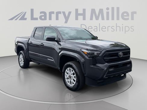 Certified 2025 Toyota Tacoma SR5 AWD/4WD image 7