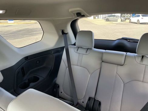 Used 2025 Honda Pilot EX-L image 10