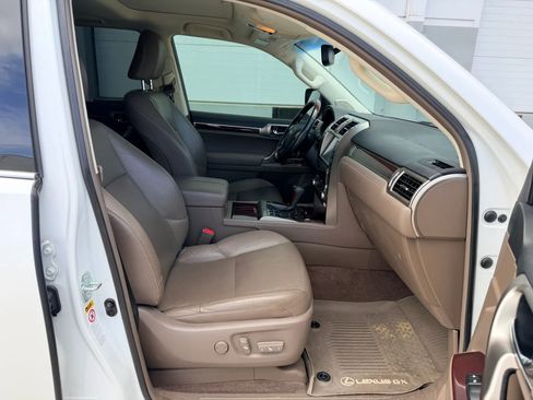 Used 2018 Lexus GX 460 Premium w/ Premium Package image 16
