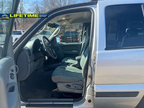 Used 2006 Jeep Liberty Sport image 23