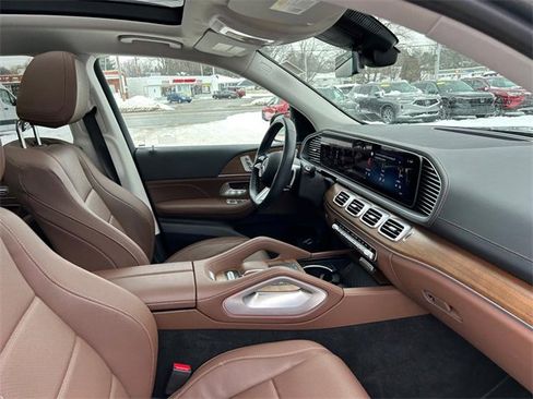 Used 2024 Mercedes-Benz GLS 450 4MATIC image 31