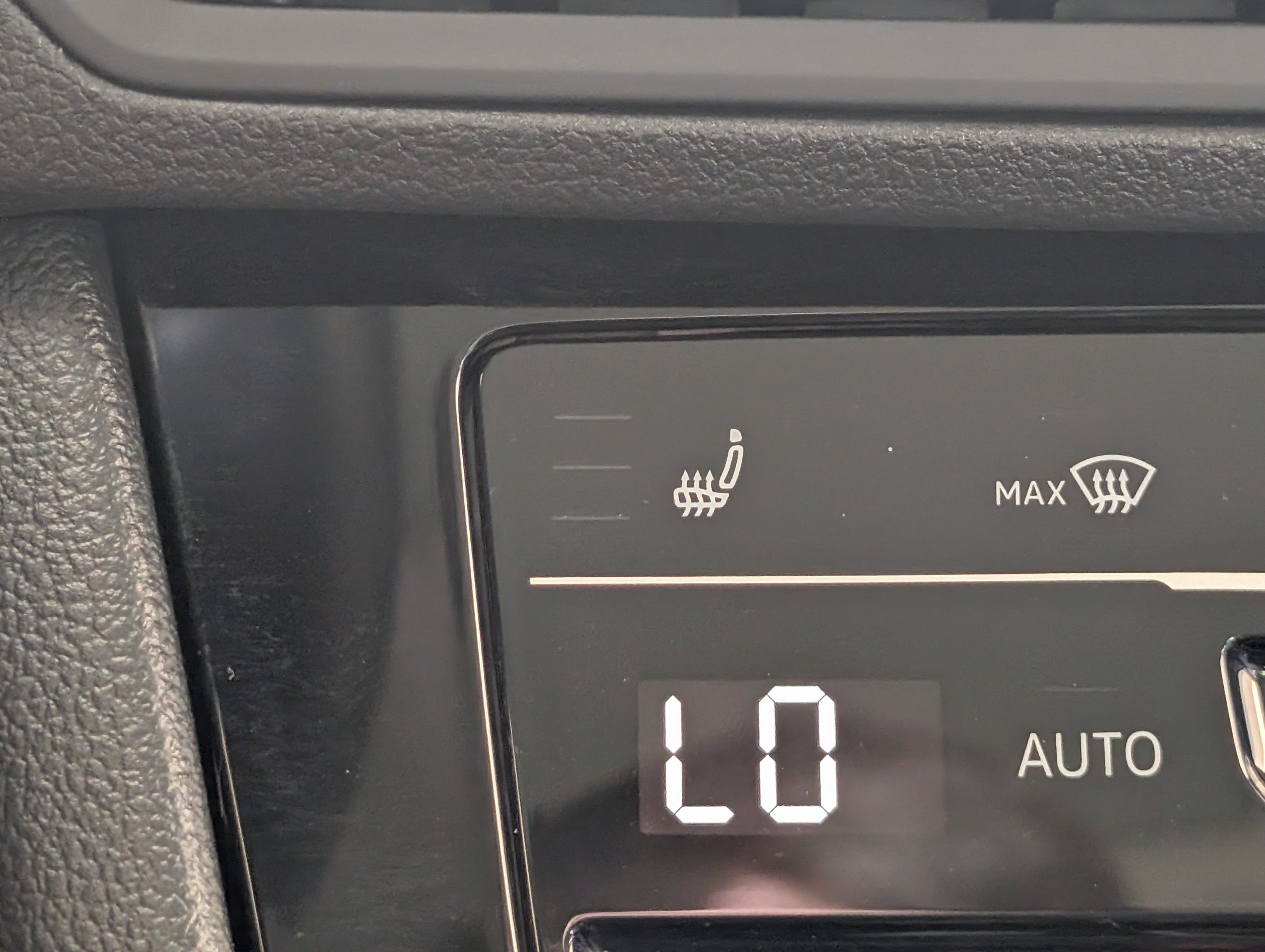 Used 2025 Volkswagen Jetta SE w/ Sunroof Package FWD image 32