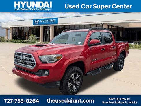 Used 2017 Toyota Tacoma TRD Sport w/ Tow Package RWD image 1