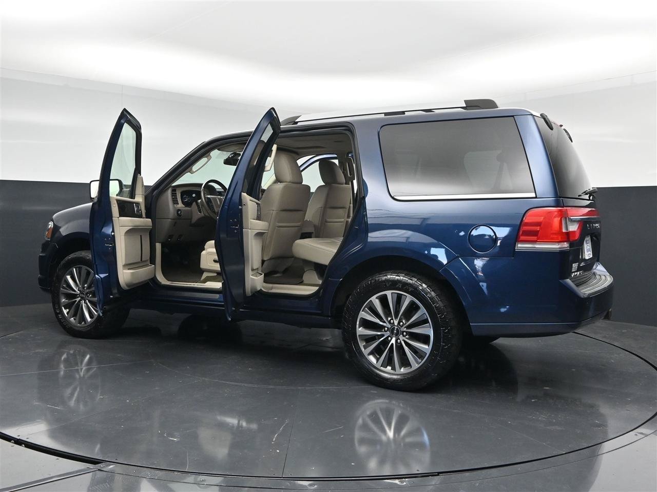 Used 2017 Lincoln Navigator Select AWD/4WD image 38