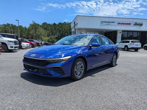 Used 2024 Hyundai Elantra SEL FWD image 8