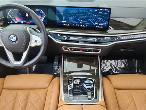 Used 2025 BMW X7 xDrive40i w/ Executive Package image 40