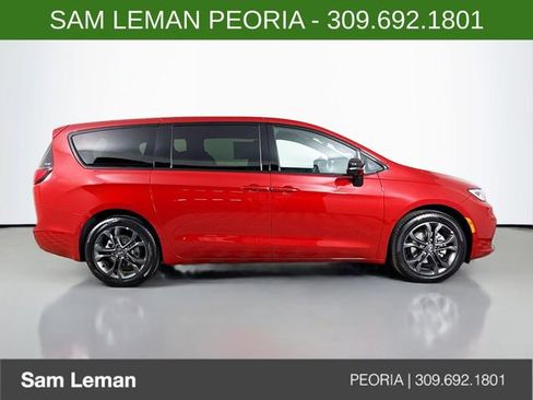 New 2026 Chrysler Pacifica Select FWD image 8