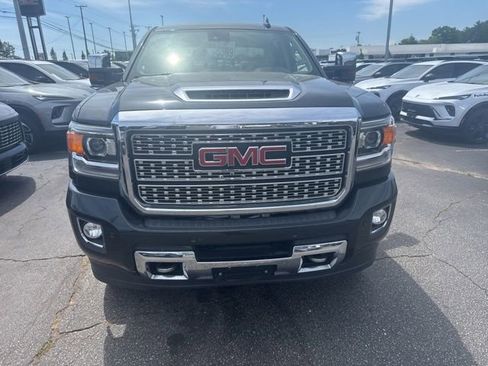 Used 2018 GMC Sierra 2500 Denali w/ Duramax Plus Package AWD/4WD image 11
