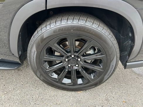 Used 2022 Toyota Highlander XLE image 9