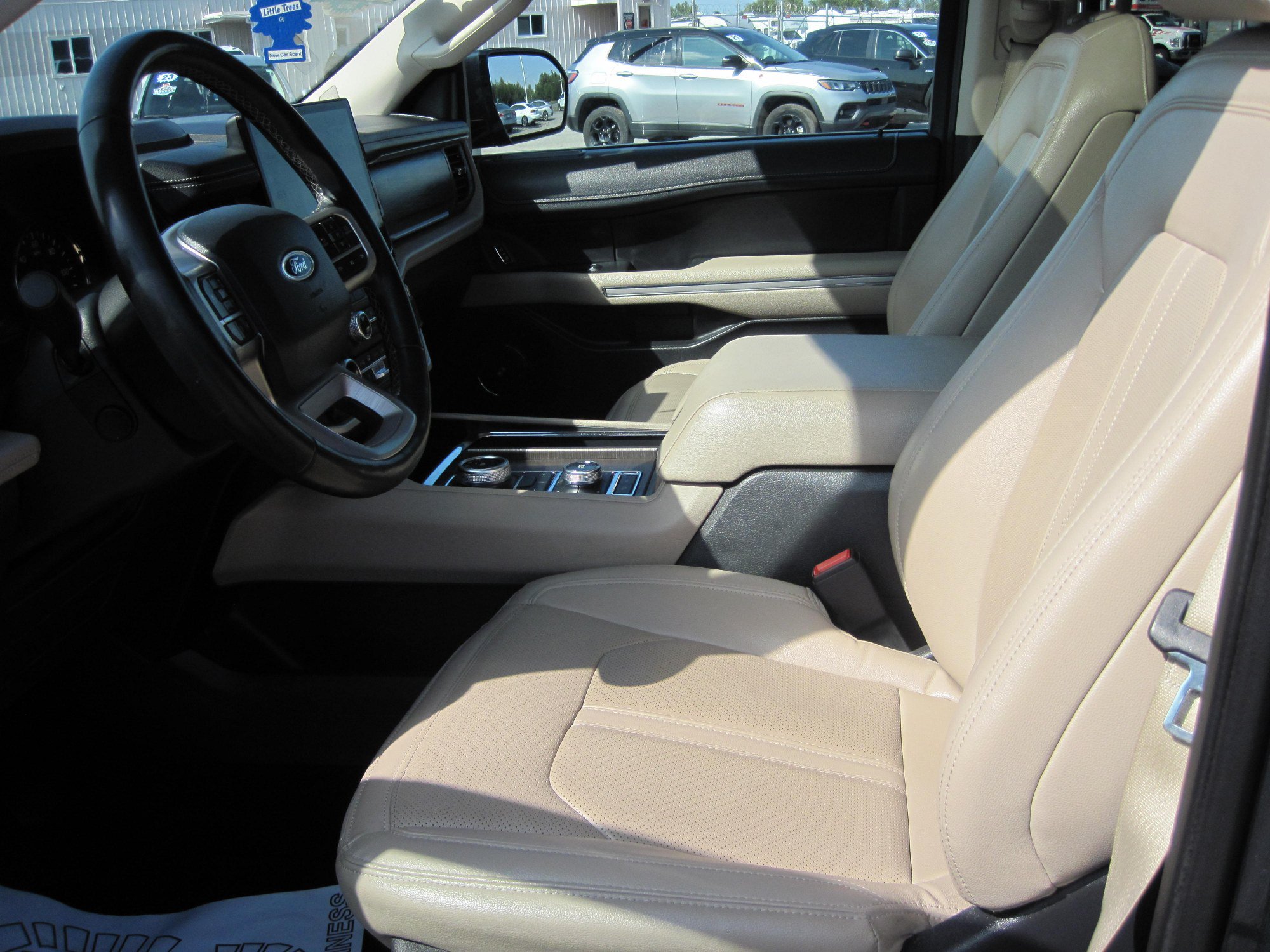 Used 2024 Ford Expedition Max Limited AWD/4WD image 18