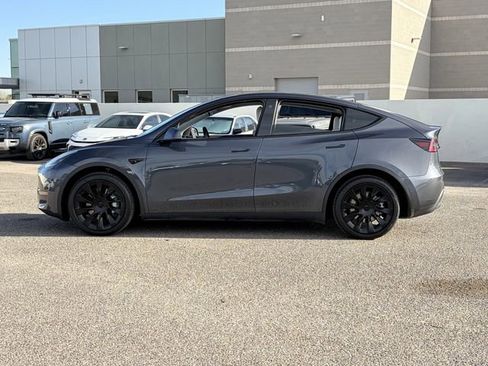 Used 2021 Tesla Model Y Long Range image 30