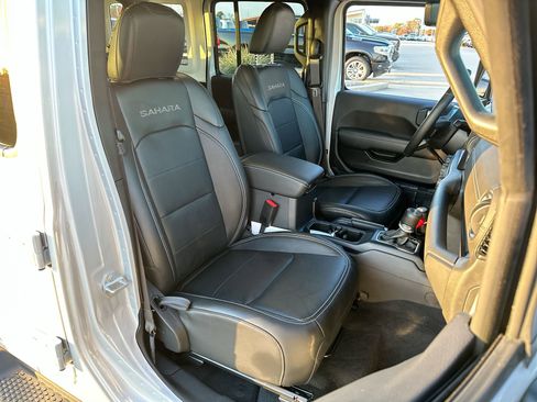 New 2023 Jeep Wrangler Sahara w/ Cold Weather Group image 24